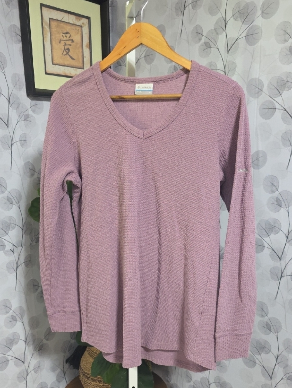 Columbia Waffle-Knit Long Sleeve V-Neck – Size Medium - Picture 3 of 7